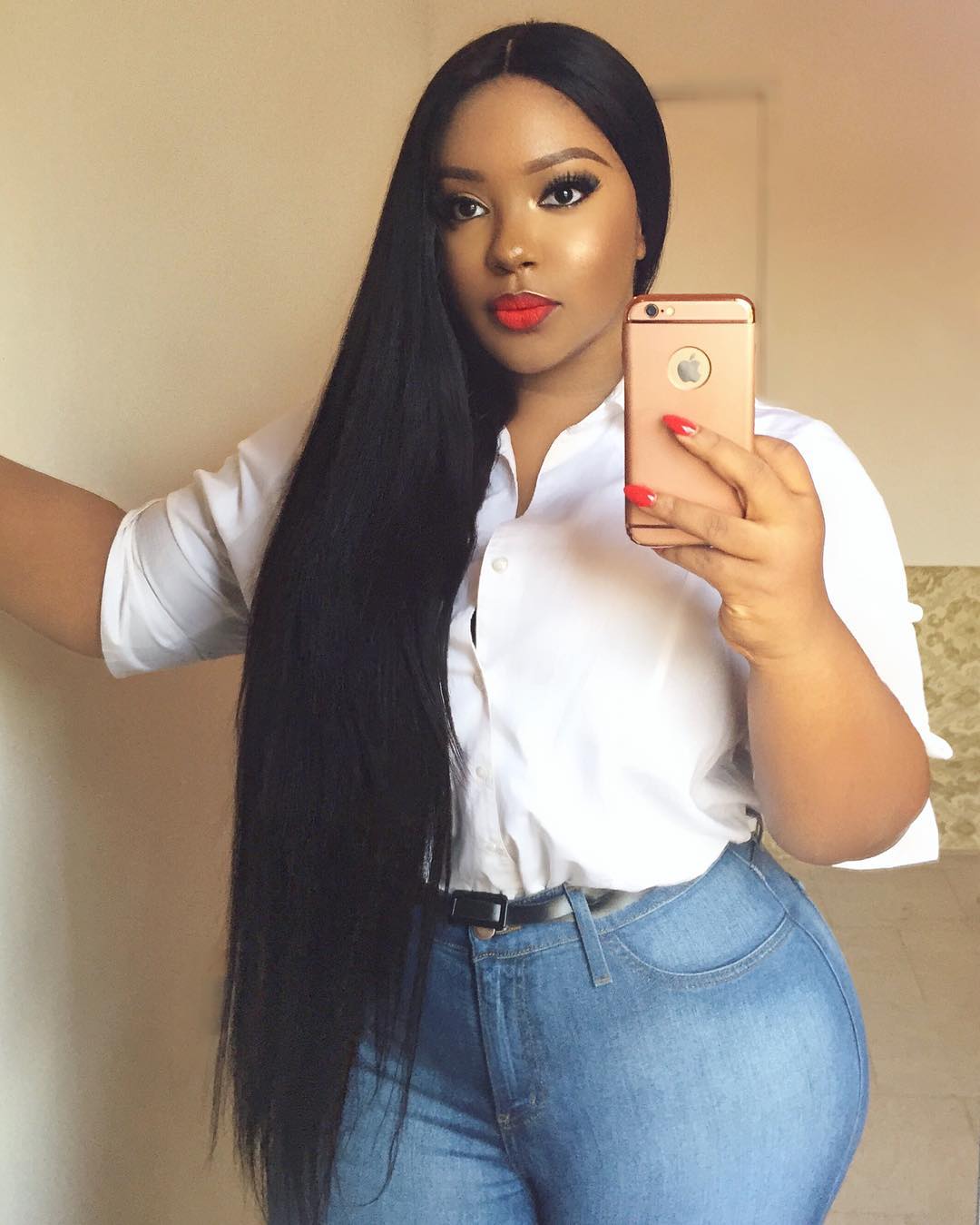 abuja blogger curvy white shurt denim